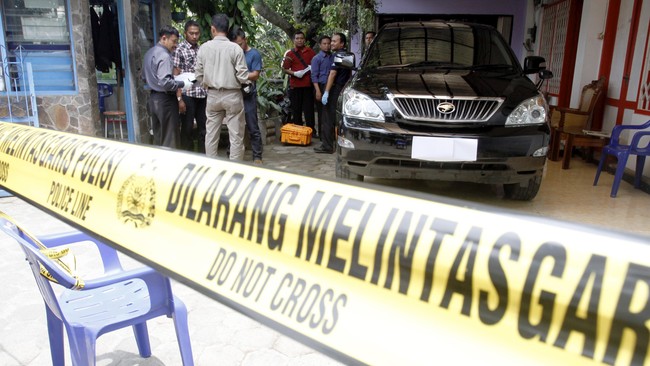 Teror penembakan di kediaman Amien Rais di Yogyakarta bikin Wakil Presiden Jusuf Kalla geram. &ldquo;Harus segera diusut,&rdquo; kata Kalla.