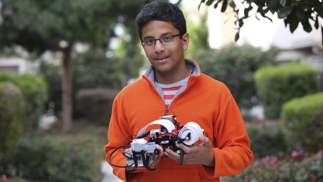 Dengan bantuan dana dari Intel Capital, remaja&nbsp;13 tahun bernama Shubham Banerjee berhasil menciptakan&nbsp;mesin pencetak (printer) untuk huruf Braille.