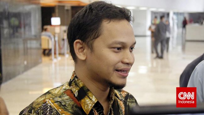 Soal Lahan, Putra Amien Rais Sebut Jokowi Tak Paham Negara Menurut Hanafi Rais, Prabowo telah melalui mekanisme yang seharusnya untuk mendapatkan hak guna usaha (HGU) sementara tanah itu sendiri tetap milik negara.