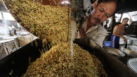 Perajin Prediksi Harga Kedelai Masih Akan Naik Sampai Mei