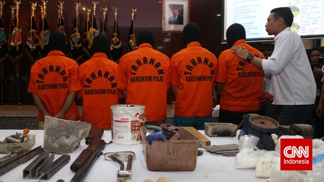 Polisi Ungkap 14 Bengkel Perakit Senjata Api