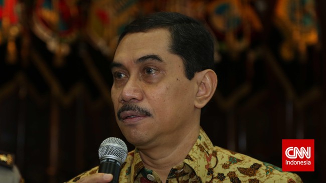 Suhardi Alius dikabarkan dicopot dari Kabareskrim Polri. Suhardi termasuk bintang cemerlang. Ia melompati lima angkatan di atasnya untuk menjabat Kabareskrim.