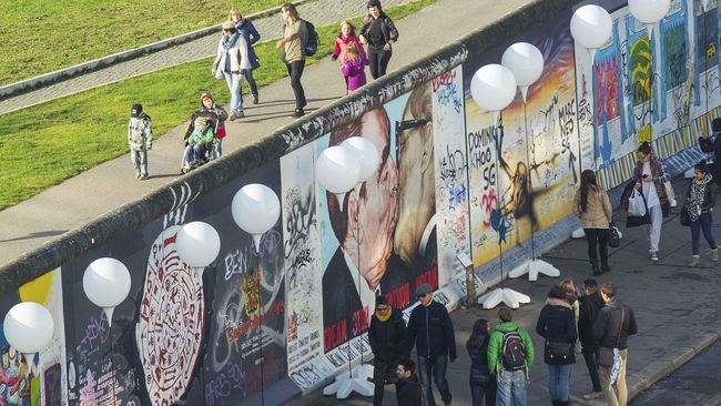 Bunker yang tertanam dibawah lahan seluas 7.750 meter disbeut Bunker Honecker, berdasarkan nama pemimpin komunis Erch Honecker.&nbsp;
