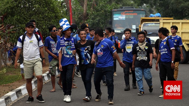 Polisi akan melakukan sweeping terhadap Bobotoh dan suporter Sriwijaya FC di Mapolda Metro Jaya sebelum masuk ke wilayah Gelora Bung Karno. 