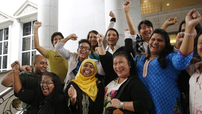Pengadilan Malaysia akan memberi kebebasan pagi kaum transeksual Muslim untuk berpakaian wanita. Hal ini disambut baik baik para aktivis LGBT di Malaysia.