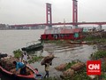 Jembatan Ampera Ditutup, Warga Naik Getek ke Kampanye Prabowo