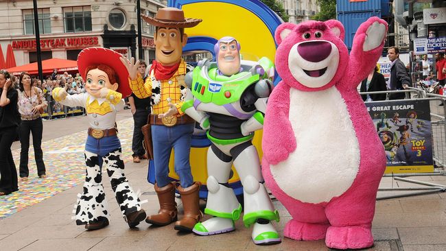 Dunia mainan kembali mencuri panggung bioskop. Toy Story 4 akan dirilis 2017 mendatang. Sutradara membocorkan, akan ada kisah cinta di film itu.