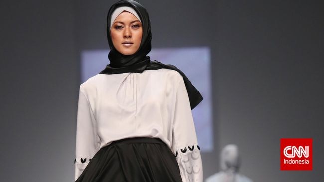 Pihak Kedutaan Australia memberikan dukungan dengan mengirimkan empat desainer muslim dari negerinya.