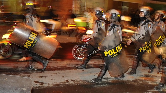 Wakapolri Komisari Jenderal Badrodin Haiti mengatakan pengamanan polisi siaga satu mengantisipasi dampak kenaikan Bahan Bakar Minyak (BBM) pada Senin (17/11).