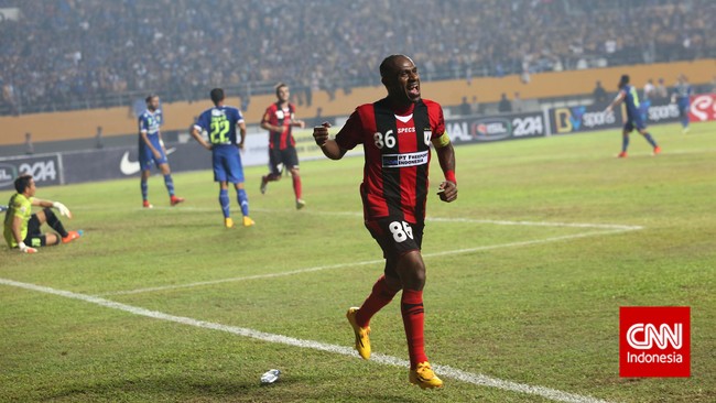 Persipura masih tercatat sebagai klub tersukses era Liga Super dengan torehan tiga gelar. Namun, Persipura tidak pernah&nbsp;menjadi juara&nbsp;di tahun genap.