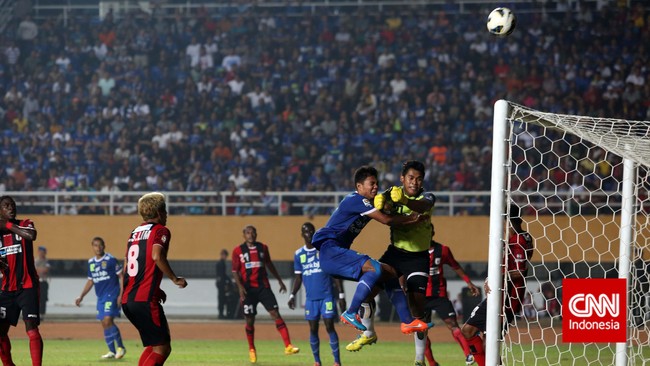 Gol Boaz Solossa menit ke-79 memaksa pertandingan berlanjut ke babak tambahan. Kedudukan imbang 2-2 bertahan hingga akhir babak kedua.