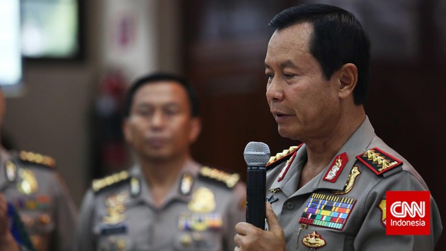 Revolusi mental polisi dengan meniadakan ajudan bagi Kapolres dinilai tak substantif. Pengamat kepolisian menyebut mental polisi tak akan berubah dengan itu.