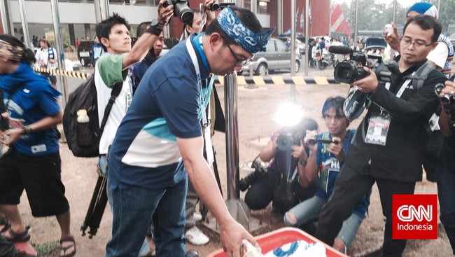 Bolak-balik ke Palembang untuk menyaksikan Persib Bandung, Walikota Bandung, Ridwan Kamil, membantah berkata bahwa tak ada sepeser pun dana APBD yang dipakai.