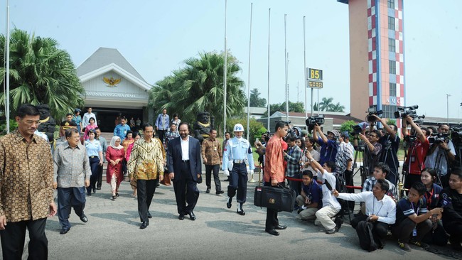 Jokowi bertolak ke Singapura untuk menghadiri wisuda putranya, Kaesang Pangerep.&nbsp;Karena acara pribadi, Jokowi hanya dikawal&nbsp;tujuh Paspampres.