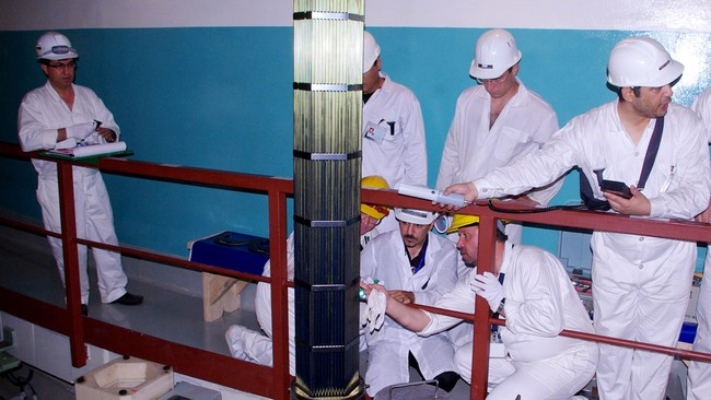 Badan Energi Atom Internasional melaporkan pasok uranium kadar rendah Iran bertambah delapan persen dalam dua bulan terakhir yang mengkhawatirkan negara Barat.
