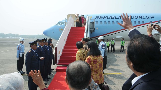 Di Negeri Jiran, Jokowi dijadwalkan bertemu dengan Yang di-Pertuan Agong Tuanku Abdul Halim dan Perdana Menteri (PM) Najib Razak.