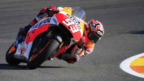 Yamaha Anggap Gaya Menikung Marquez Aneh