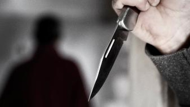 Banyak kejanggalan pada kasus pembunuhan Yosafat. Ibu korban meminta polisi memeriksa ulang tersangka yang akan divonis majelis hakim pekan depan.