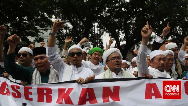 Beberapa perwakilan dari Gerakan Massa Jakarta sudah berada di dalam gedung DPRD DKI Jakarta untuk mengawal sidang paripurna.