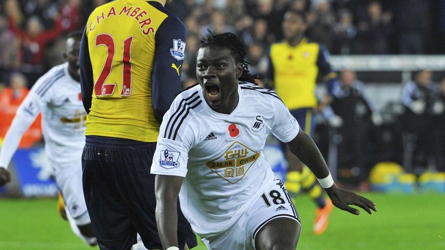 Arsenal tidak dapat mempertahankan keunggulan satu gol atas tuan rumah, Swansea. Dibalas dua gol, Arsenal gagal bawa poin dari Stadion Liberty, kandang Swansea.