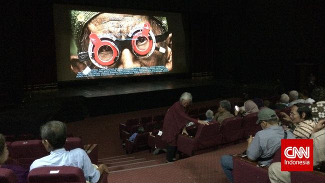 The Look of Silence merupakan film bikinan Joshua Oppenheimer tentang peristiwa 1965. Di beberapa kota, pemutarannya dilarang.