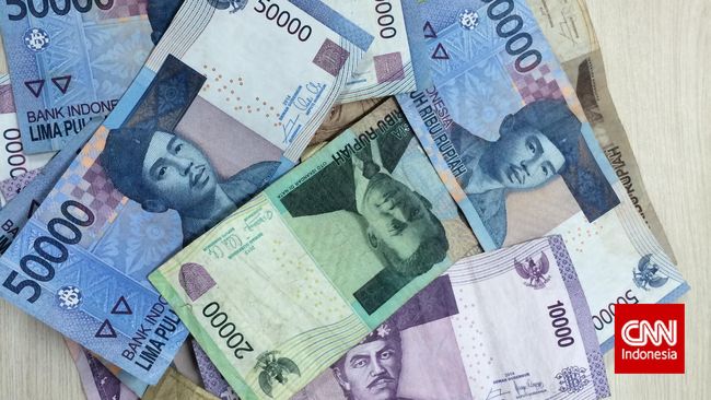 Tak hanya diabadikan menjadi nama jalan atau patung di tengah kota, Bank Indonesia mengapresiasi jasa mereka dengan mengeluarkan uang bergambar pahlawan.