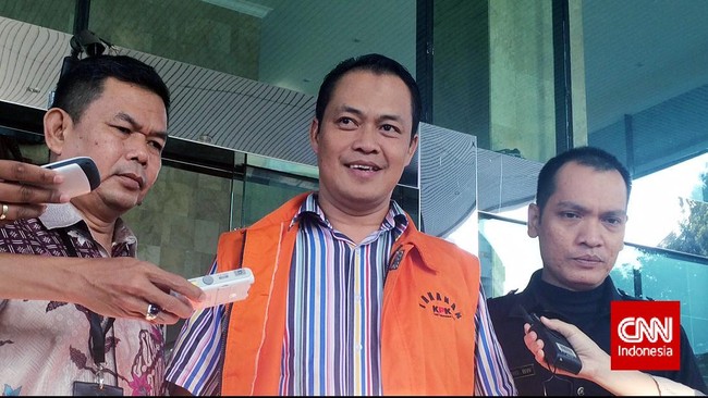 Majelis hakim Tipikor Kamis (5/3) akan membaca vonis atas perantara suap bekas Ketua MK Akil Mochtar dan pengusaha atribut kampanye, Muhtar Effendy.