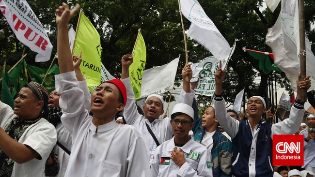 Sejak kasus Ahok mencuat, sejumlah kalangan semakin agresif memburu orang-orang yang diduga mengkritik agama dan ulama.