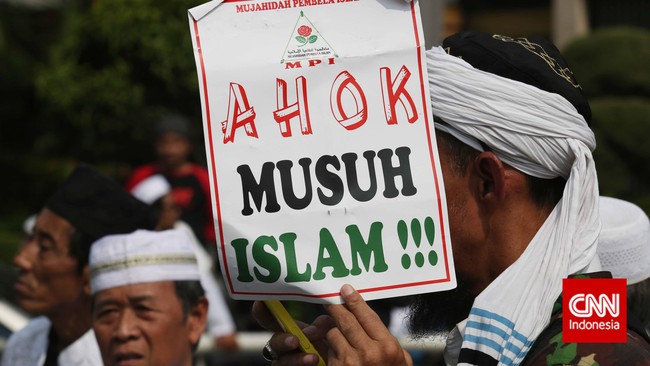 Ahok dituduh melakukan penistaan agama oleh salah satu organisasi keagamaan dan akan menggelar demo pada 4 November 2016 nanti.