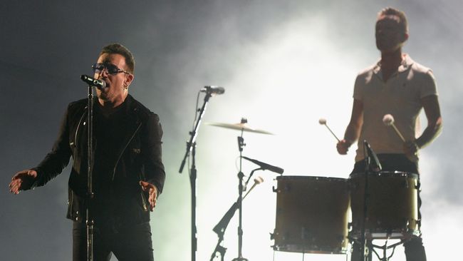 Bono, vokalis grup musik U2, amat menginginkan jari-jarinya kembali 'hidup' pasca kecelakaan sepeda yang terjadi padanya. Ia sudah berkali-kali operasi.