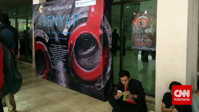 Diskusi film Senyap karya Joshua Oppenheimer di Fakultas Ilmu Sosial dan Ilmu Politik UGM batal akibat ancaman ormas Forum Umat Islam (FUI).