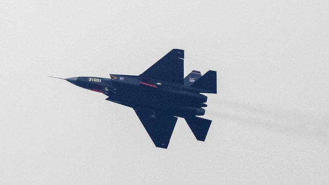 Tiongkok kembali menaikkan anggaran militernya, membuat kekhawatiran bagi negara-negara tetangganya, terutama karena klaim terhadap Laut China Selatan.
