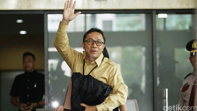 Ketua MPR itu diperiksa KPK dalam dua kasus berbeda selama dua hari berturut-turut. MPR pun batal membentuk sejumlah badan, dan batal menyusun rencana kerja.