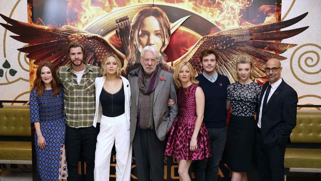 Tak salah menyebut The Hunger Games: Mockingjay Part 1 sebagai film paling ditunggu. Baru rilis ia sudah mengantongi Rp 3,3 Triliun dari penjualan tiket.