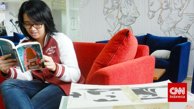 Merilis Buku Inspiratif dan Membangun Rumah Baca Kreatif Penulis buku laris Asma Nadia mendonasikan sebagian hasil kerja kerasnya untuk pembangunan rumah baca.