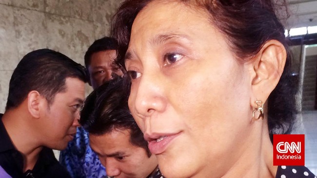 Latar belakang Menteri Kelautan dan Perikanan Susi Pudjiastuti yang hanya menamatkan pendidikan sampai SMP, membuat pengusaha merasa bisa membodohinya.