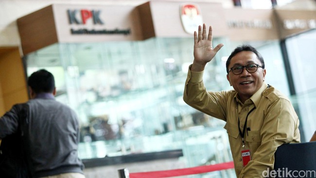 Ketua MPR Zulkifli Hasan dipanggil KPK dua hari berturut-turut terkait kasus korupsi di sektor kehutanan. Hari ini Zulkifli ditanya untuk kasus Gubernur Riau.