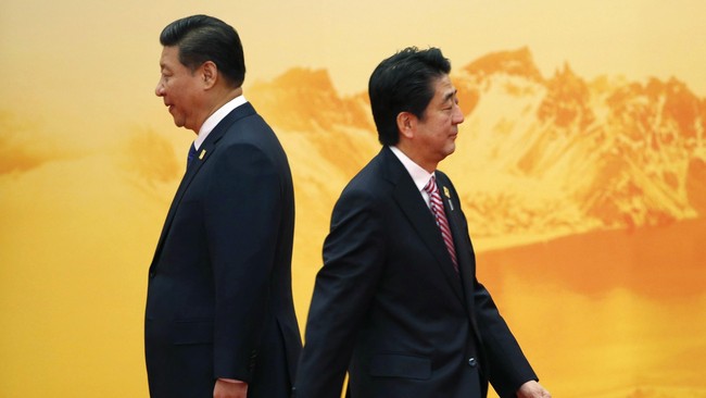 Perdana menteri Jepang Shinzo Abe dan Presiden Tiongkok Xi Jinping dijadwalkan mendarat di Halim Perdanakusumah pukul 21.30 WIB dengan pengamanan super ketat.