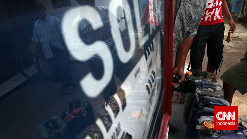 Solar Langka, Petani Myanmar Antre hingga Menginap di SPBU