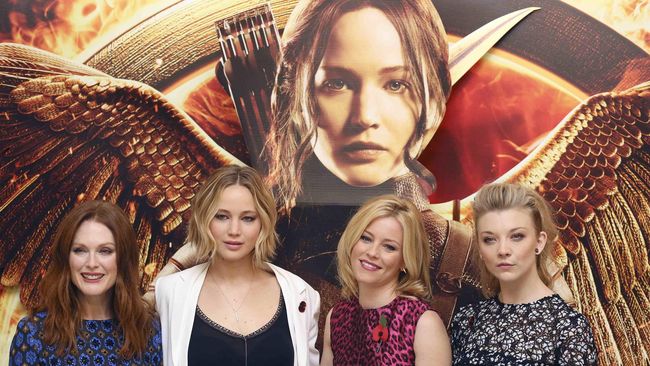 Premier The Hunger Games: Mockingjay Part 1 di London diserbu penggemar. Salah satu berkomentar, film itu bisa jadi cerminan melihat kondisi dunia sekarang.