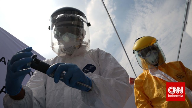 Seorang dokter yang tengah ikut menangani penyebaran ebola di Afrika Barat, dr. Martin Salia, turut menjadi korban dan kini berada dalam kondisi kritis.&nbsp;
