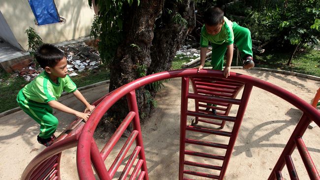Indonesia Darurat Kekerasan Seksual Anak Indonesia saat ini dinilai mengalami darurat nasional kekerasan seksual terhadap anak. Sebanyak 58 persen dari total kasus adalah kekerasan seksual anak.