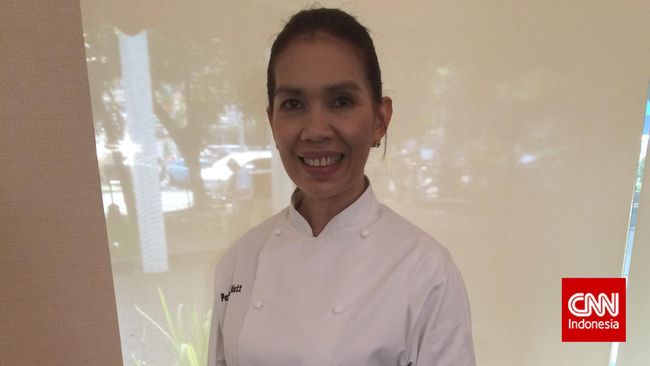Petty Elliott tak pernah mengenyam pendidikan formal memasak. Tapi dimulai dari menulis buku tentang makanan, kini Petty Elliott dikenal sebagai koki Indonesia.