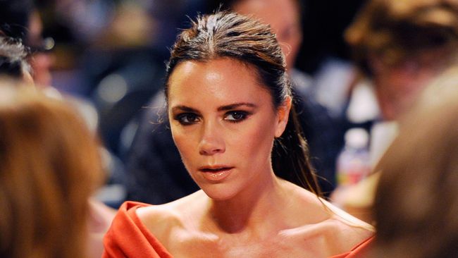 Lewat akun Twitter, Victoria Beckham mengumbar menu dietnya, dari acar beri sampai serbuk madu. Pantas, tubuhnya ramping.