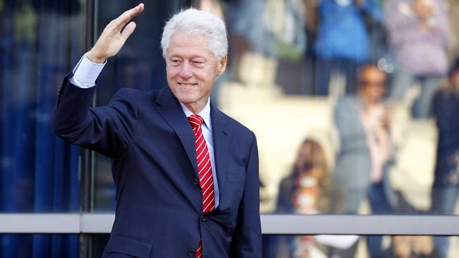 Tak seperti istrinya, Hillary, yang menggunakan akun email pribadi untuk urusan pekerjaan, Bill Clinton jarang sekali menggunakan email.