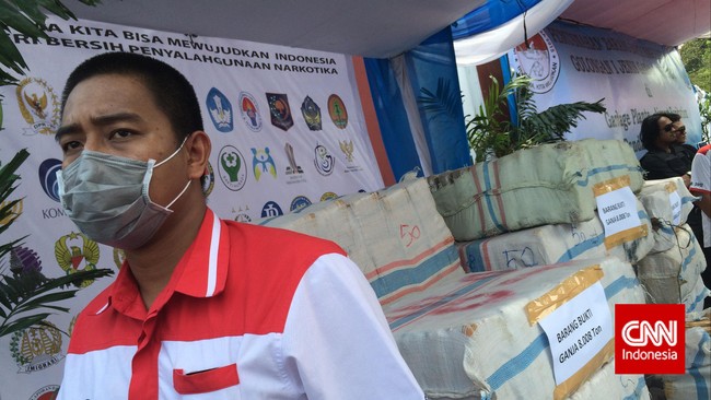 Gudang ganja berkedok pabrik roti&nbsp;ditemukan Badan Narkotika Nasional di Bekasi. Diketahui,&nbsp;gudang tersebut milik seorang soir angkutan umum.