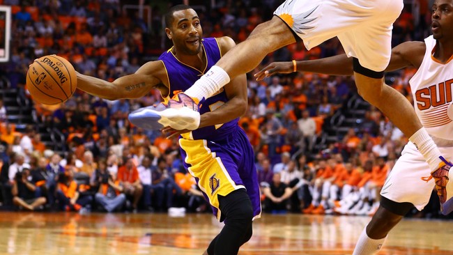 LA Lakers menyatakan bahwa guard-nya, Wayne Ellington, akan absen dalam pertandingan menyusul tragedi penembakan sang ayah.