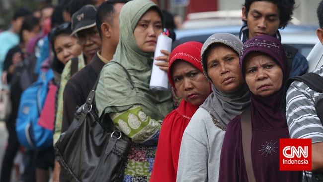 Petugas kesehatan diminta untuk lebih proaktif menjelaskan sistem pengobatan rujukan dan mencarikan pasien fasilitas kesehatan tersedia bagi pasien.