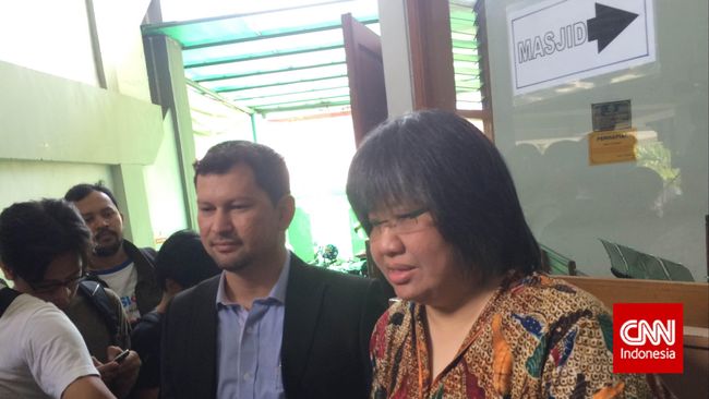 Setelah ditunda dua minggu, kasus pembatalan pernikahan Jessica Iskandar dan Ludwig Franz Wilibald kembali disidangkan di PN Jaksel,Rabu (16/11).
