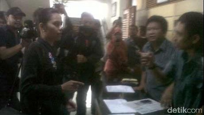 Jaksa Penuntut Umum dalam pembacaan dakwaannya mendakwa Florence dianggap telah menyebarkan rasa kebencian yang mengandung unsur SARA.